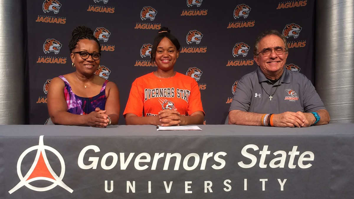 Women's Cross Country Team Signs Diamond Jones