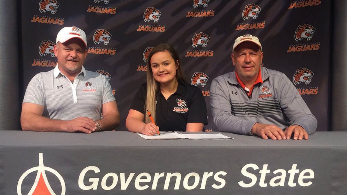 Women's Golf Signs Julian for 2019-20