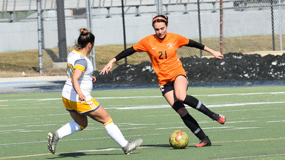 Women's Soccer Pulls Out 3-2 Win at St. Francis