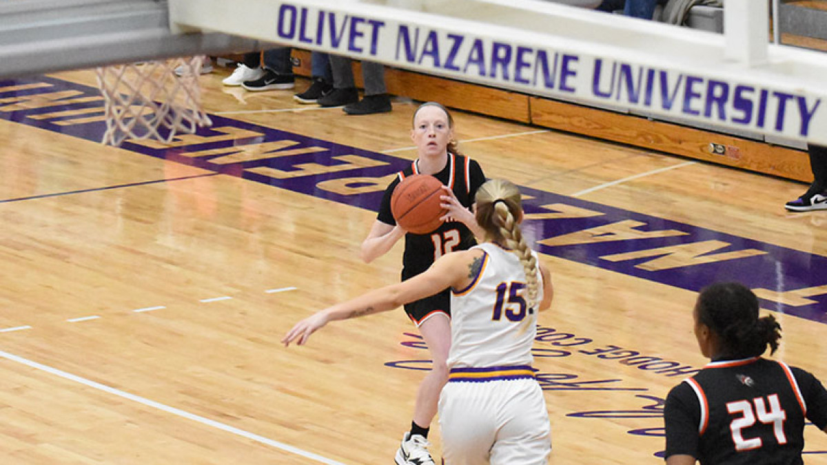 Jaguars Drop Road Finale at Olivet Nazarene