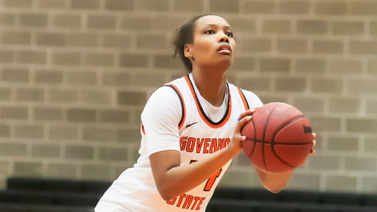 Women's Basketball Loses to Aquinas in Season Opener