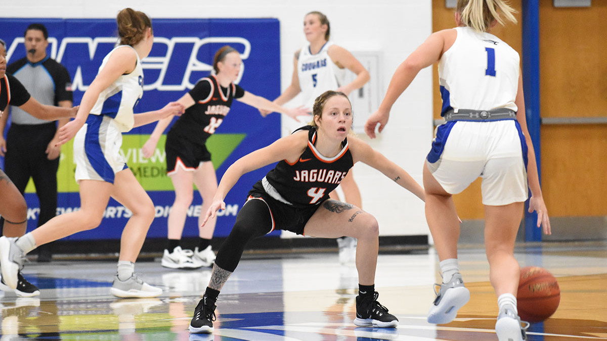 Women's Basketball: Cougars Nip Jaguars in Overtime