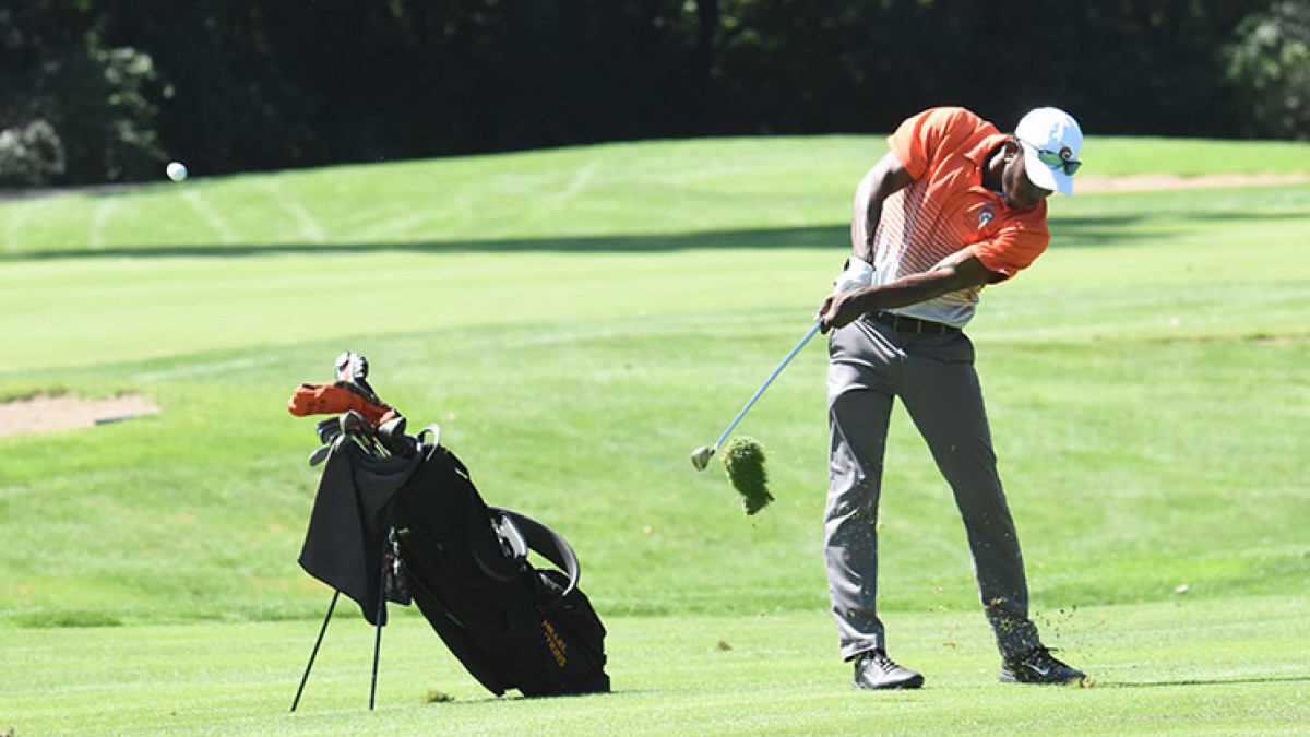 Men's Golf Places Third at Troll Classic