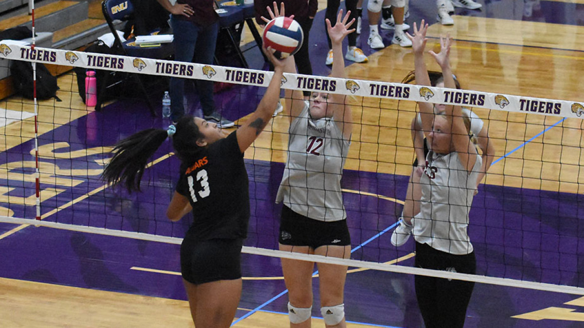 Governors State Drops Home Match to Saint Xavier