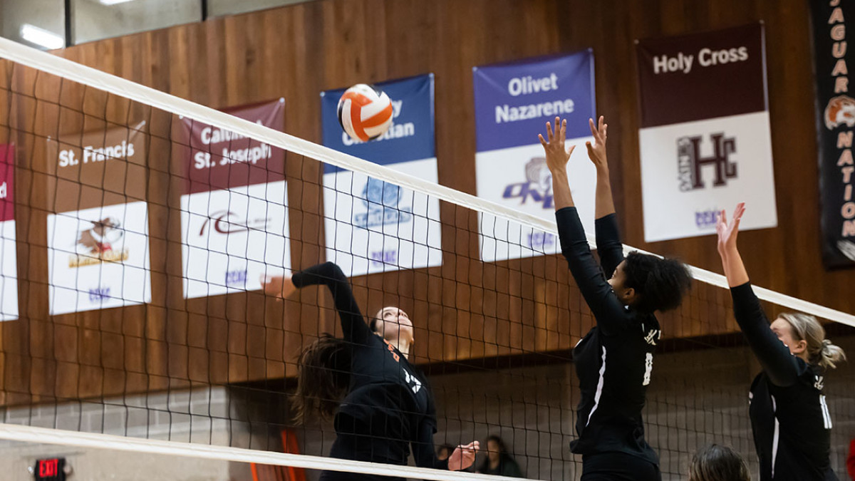 GSU Volleyball Loses a Thriller to Trinity Christian