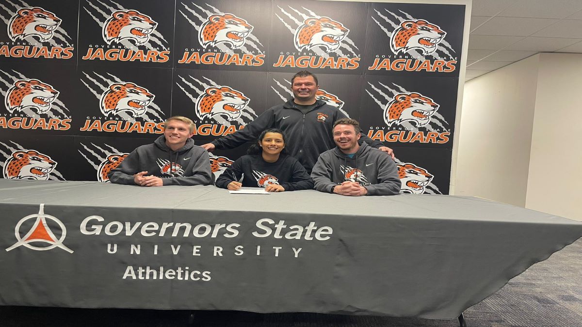 JINNI JIMENEZ SIGNS NATIONAL LETTER OF INTENT FOR BOTH WOMEN'S SOCCER AND CROSS COUNTRY PROGRAMS