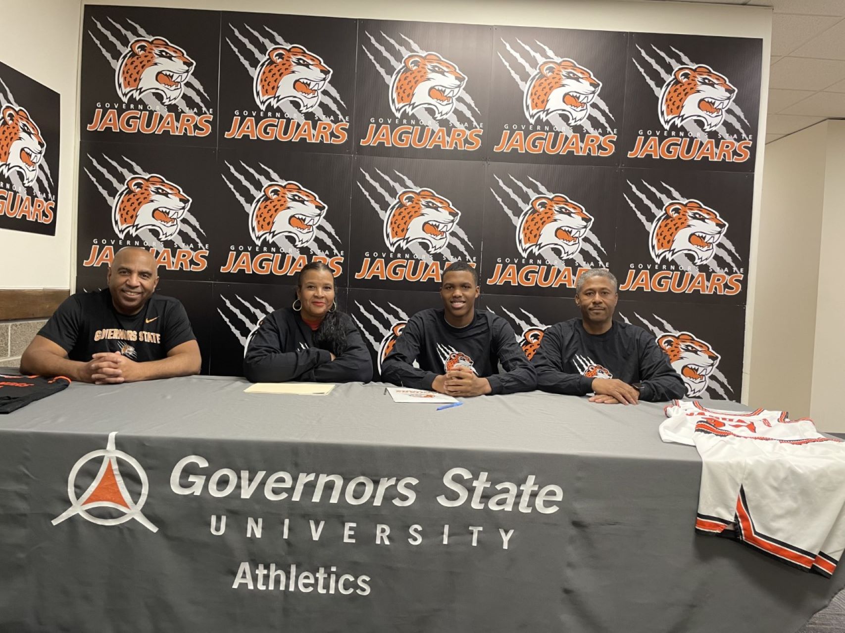 (L-R) GSU Head Basketball Coach Tony Bates, Parents Lonette Singleton, Malachi Brown, and Mark Singleton.