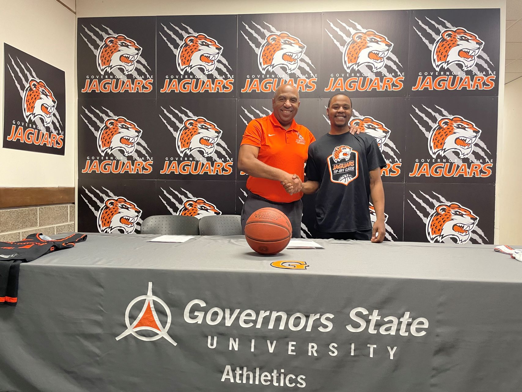 (L) GSU Head Men's Basketball Coach Tony Bates welcomes new Jaguar recruit Jeremiah Johnson.
