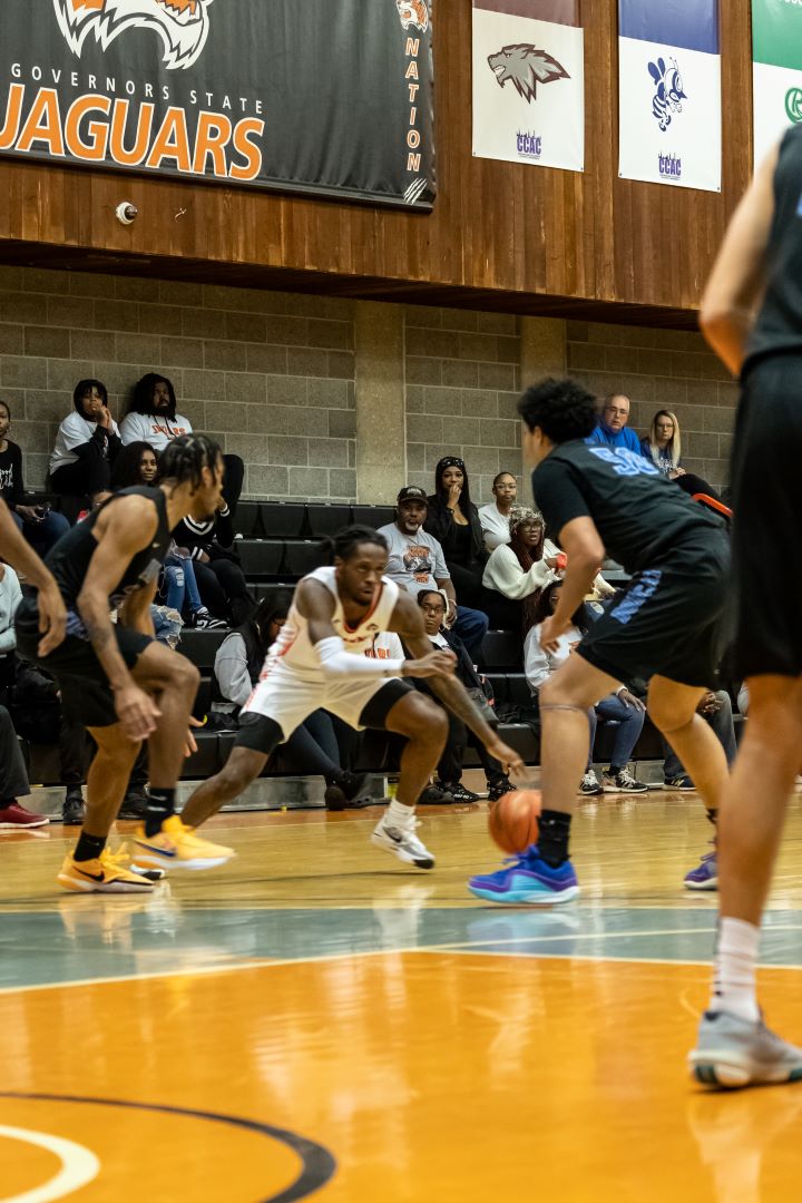 (1) Lashaun Gist scored 15 points vs. Bethel 12/13.