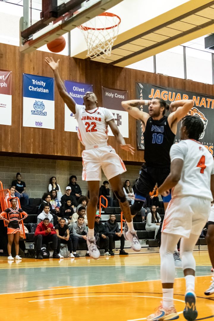 (22) Oluyemi Elutilo scored 12 points Saturday vs. Calumet St, Joseph.