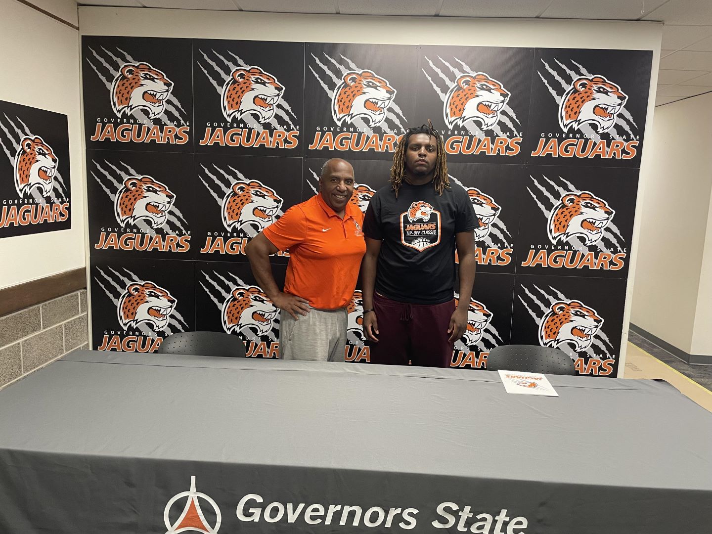 GSU Head Men's Basketball Coach Tony Bates (L) and Ideary Mooney on July 27, 2023 signing day.