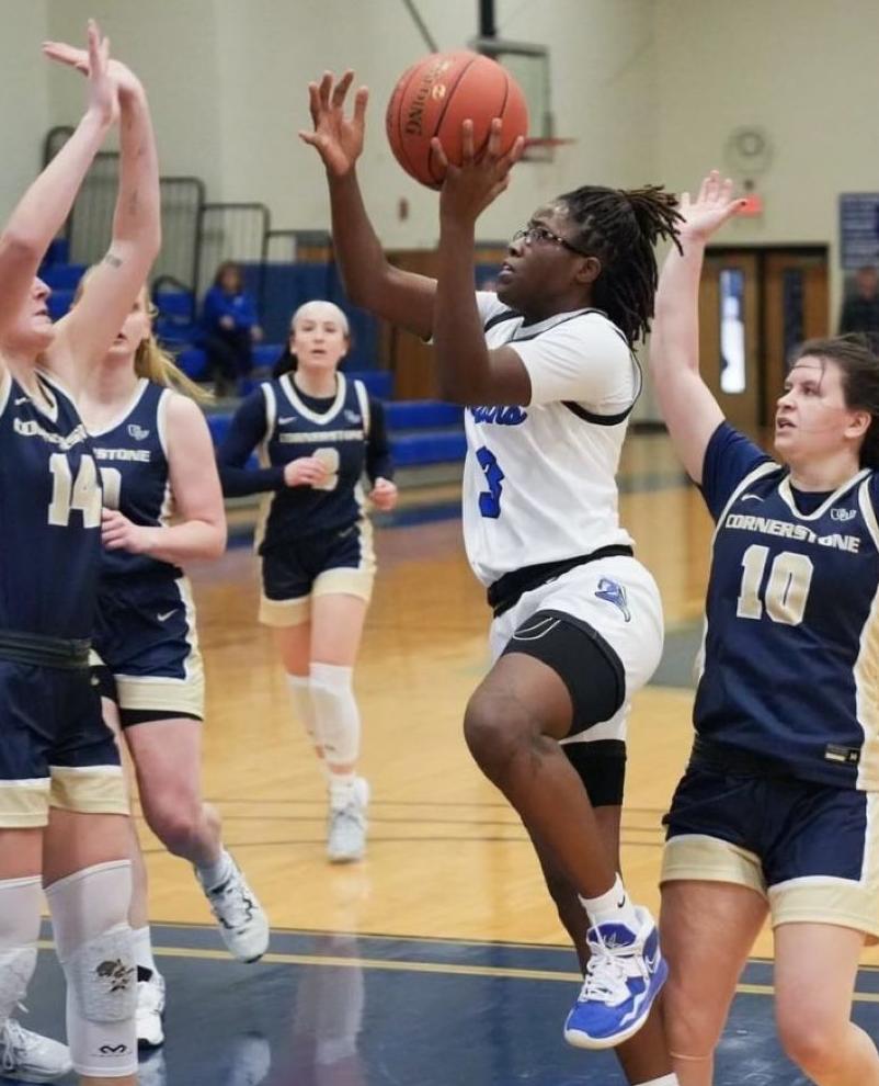 (3) Da'Naria Washington was Trinity International's scoring leader last season with an 11.6 scoring average in 20 games for TIU.