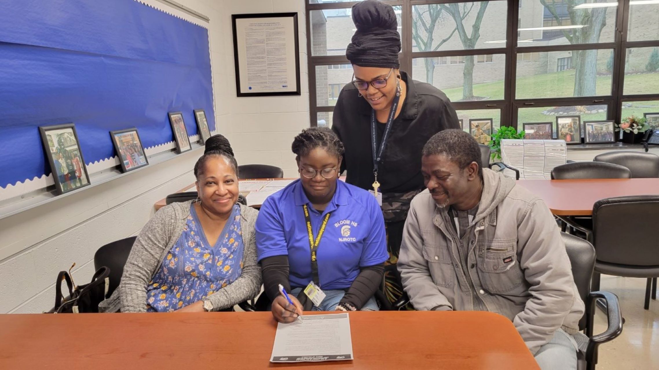 (L-R) Mom Cathy Kilani, Victoria Kilani, Dad Adekunle Kilani, and Bloom HS golf coach Jessica Cheatham (standing).