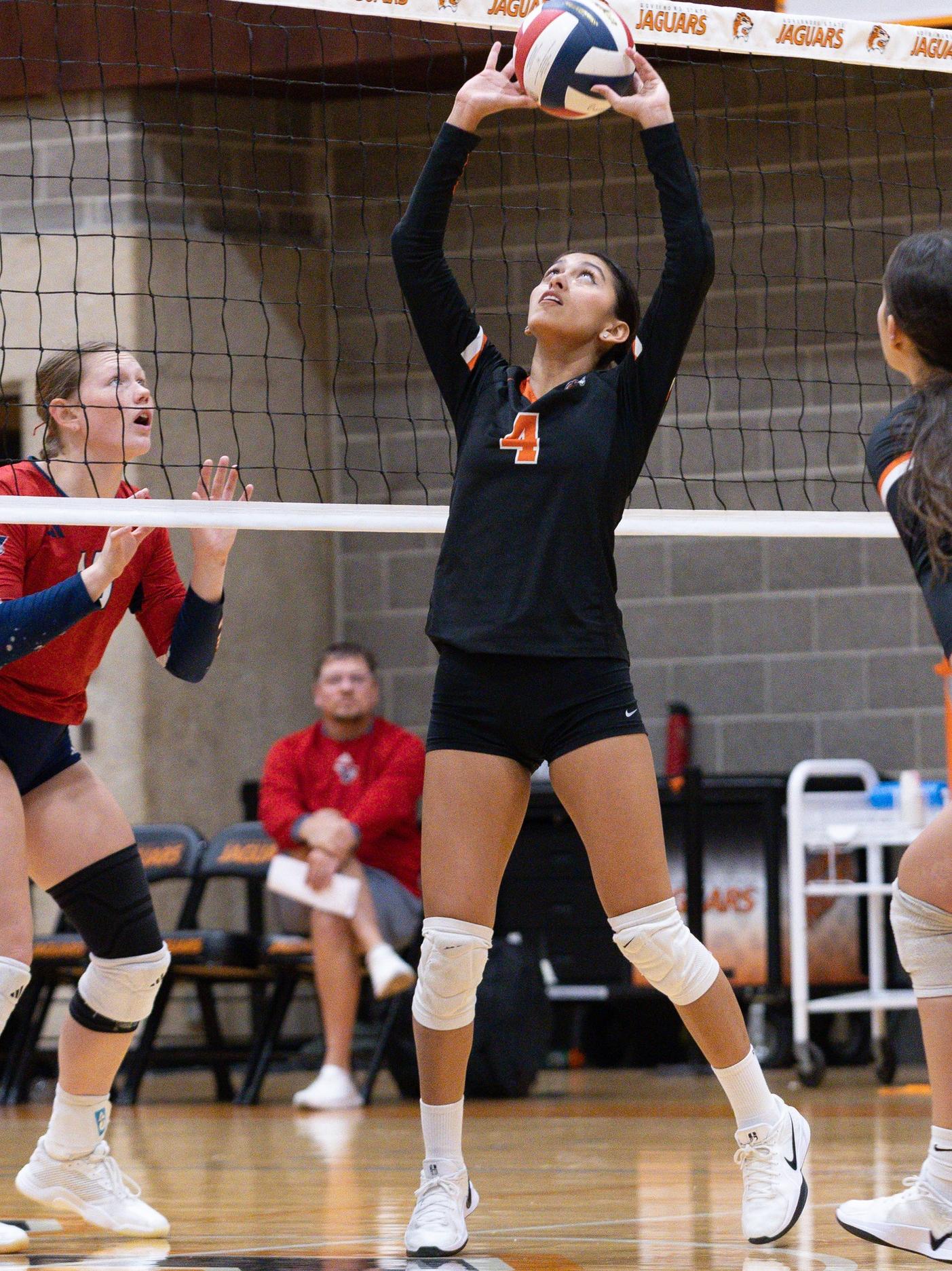 (4) GovState setter Alexah Martinez had 52 assists and 10 digs doube-double vs. Viterbo Staurday in the ARC.  - Photo by Ven Sherrod.